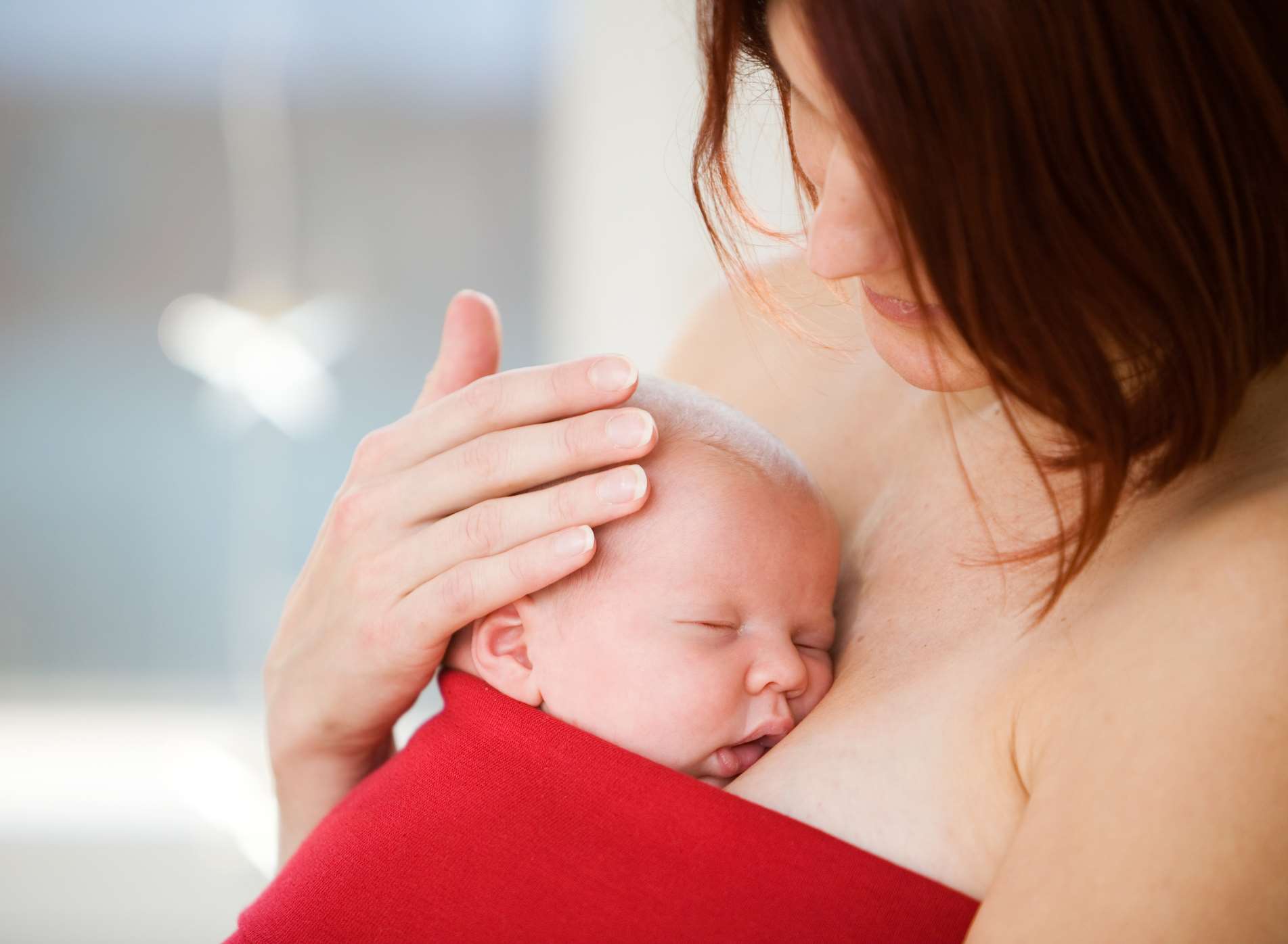Skin to skin time can have big benefits for mum - and baby