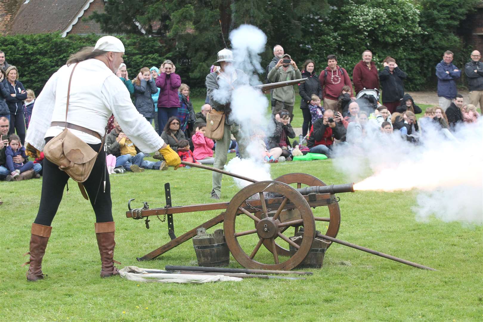 Canons are fired at Lullingstone Castle