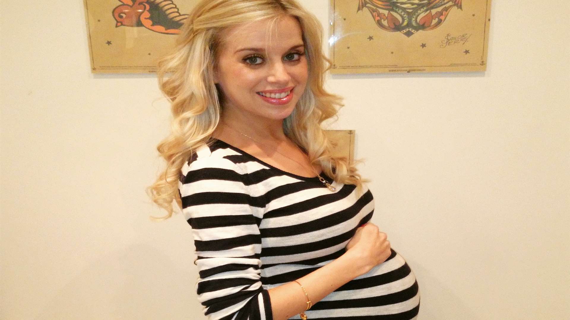 Charlie pictured when pregnant with son Noah