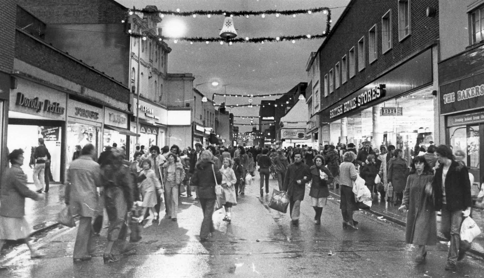 Christmas shoppers in 1980. Image: File photo.
