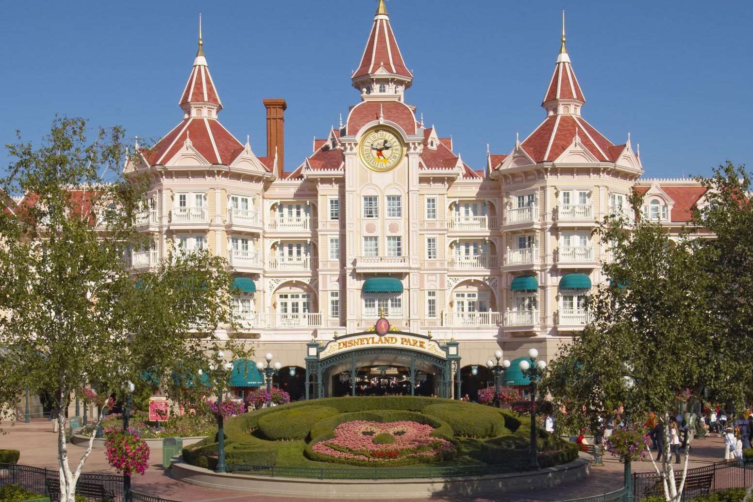 Explore Disneyland Paris this summer
