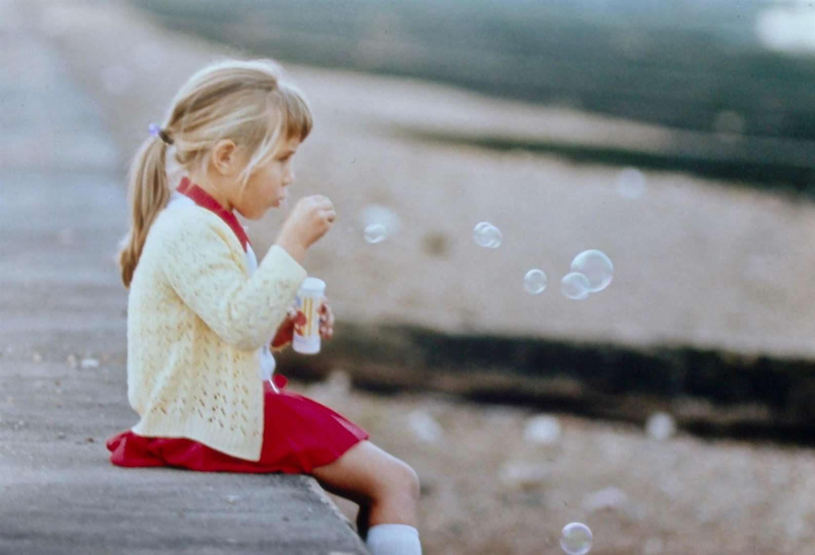 A cheap and simple pack of bubbles can teach children lots about the world around them
