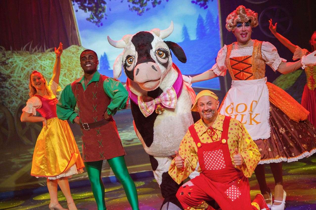 The cast of the Sevenoaks Panto streamed live to theatre fans last year but will be on stage this year