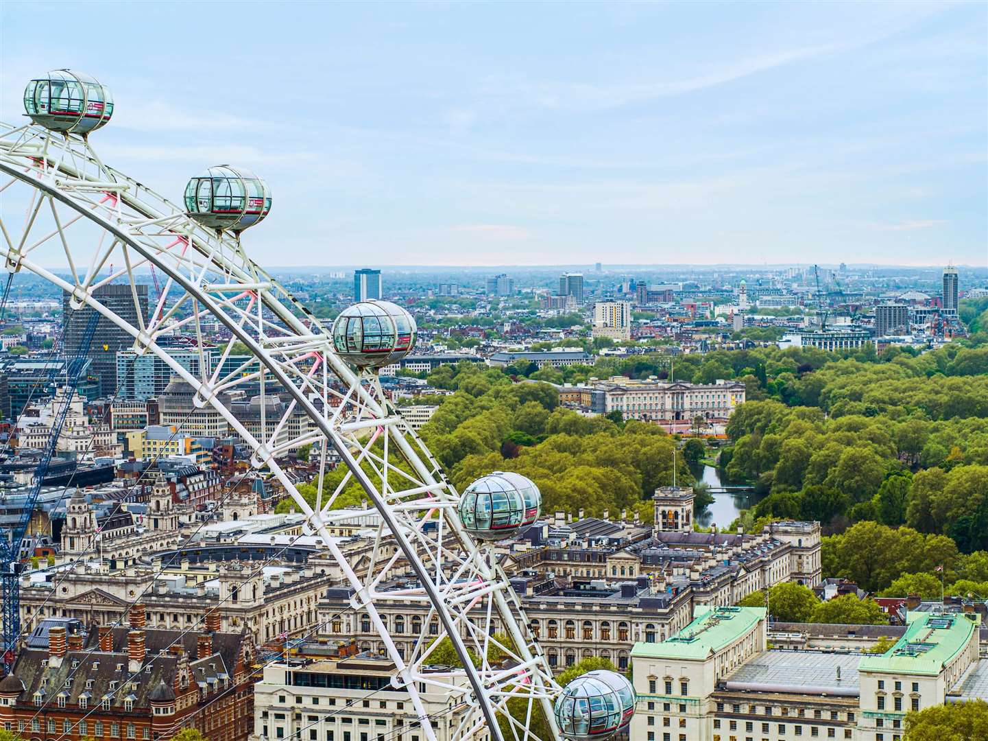 Get ready for an unforgettable experience with breathtaking 360-degree views from the London Eye