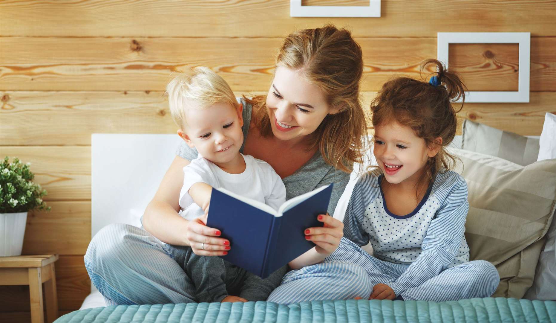 Reading to children is just as beneficial as encouraging them to read to you