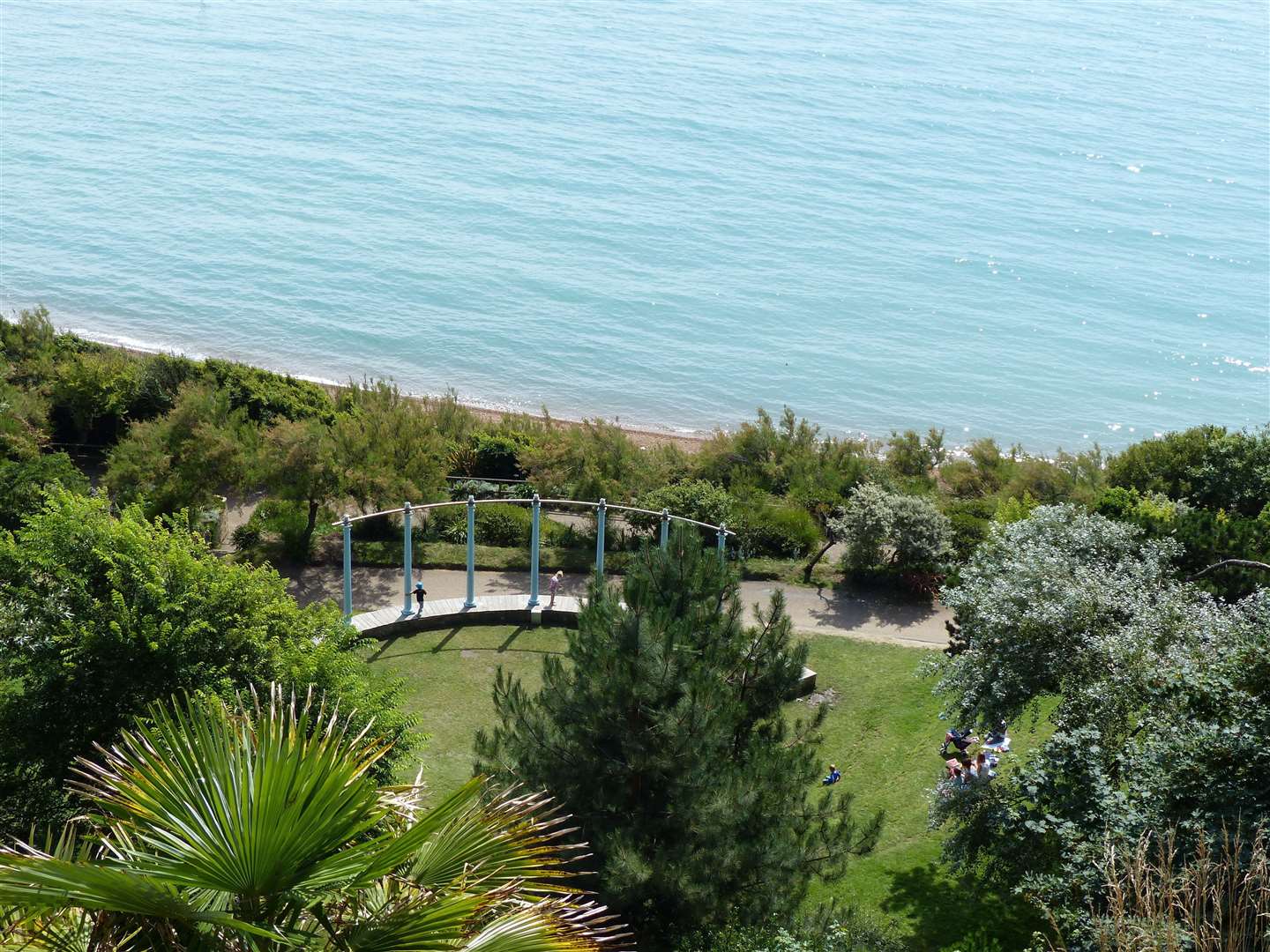 Lower Leas Coastal Park on the edge of the beach