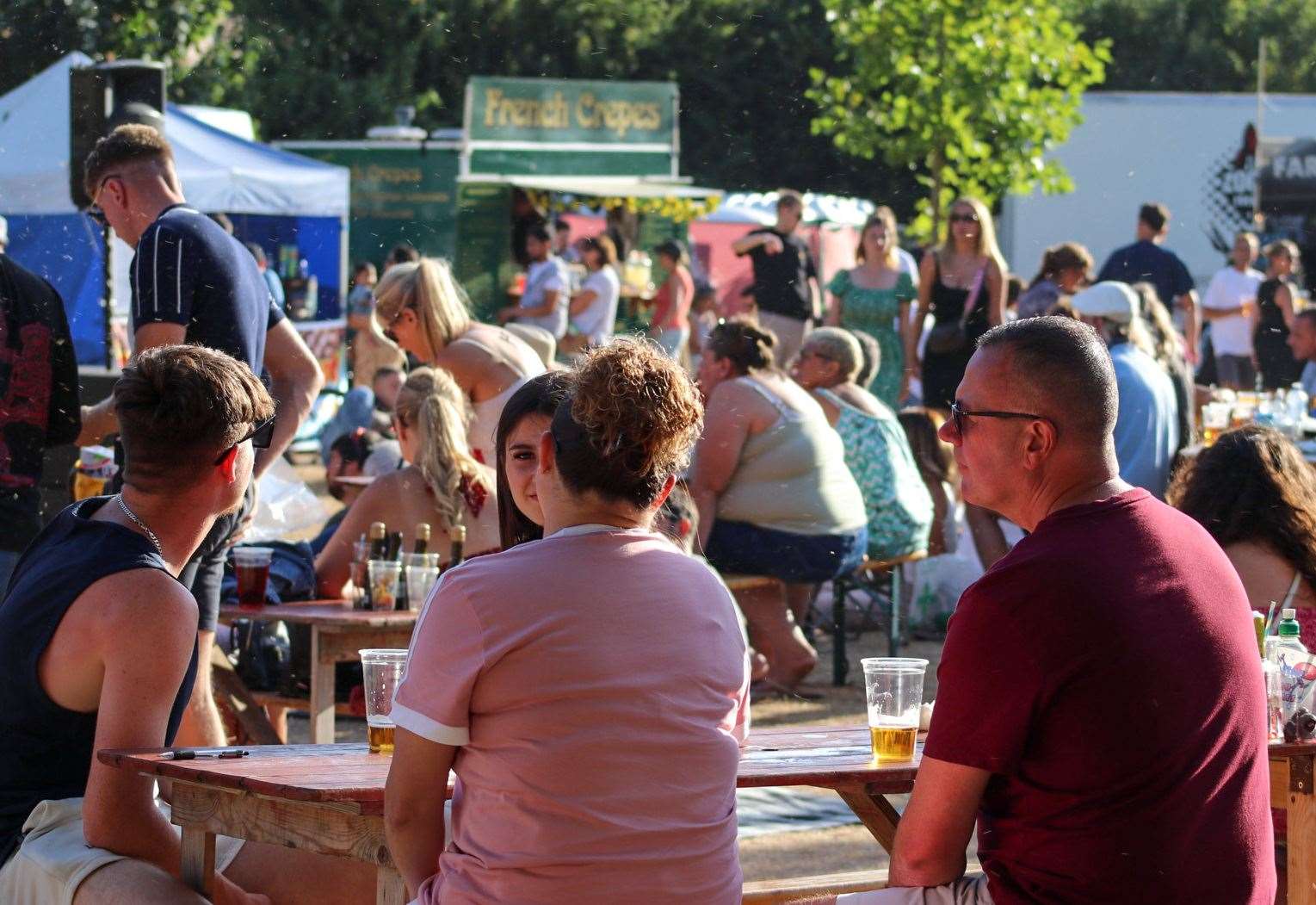 medway-food-and-drink-festival-launches-in-rochester-castle-gardens-in