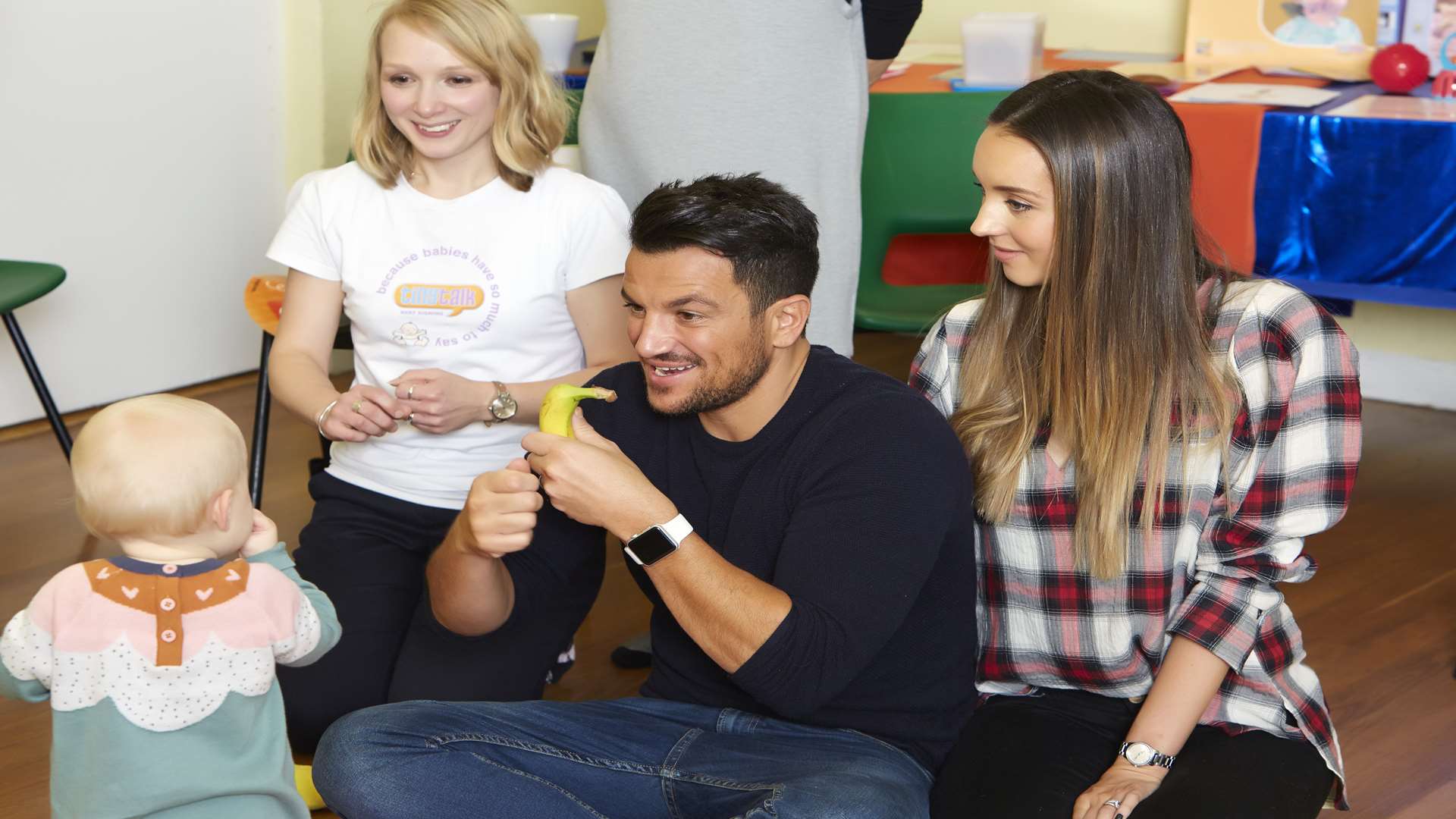 Peter Andre tries out the new signing skills he learnt after meeting Rebecca Oakley. Picture: npower