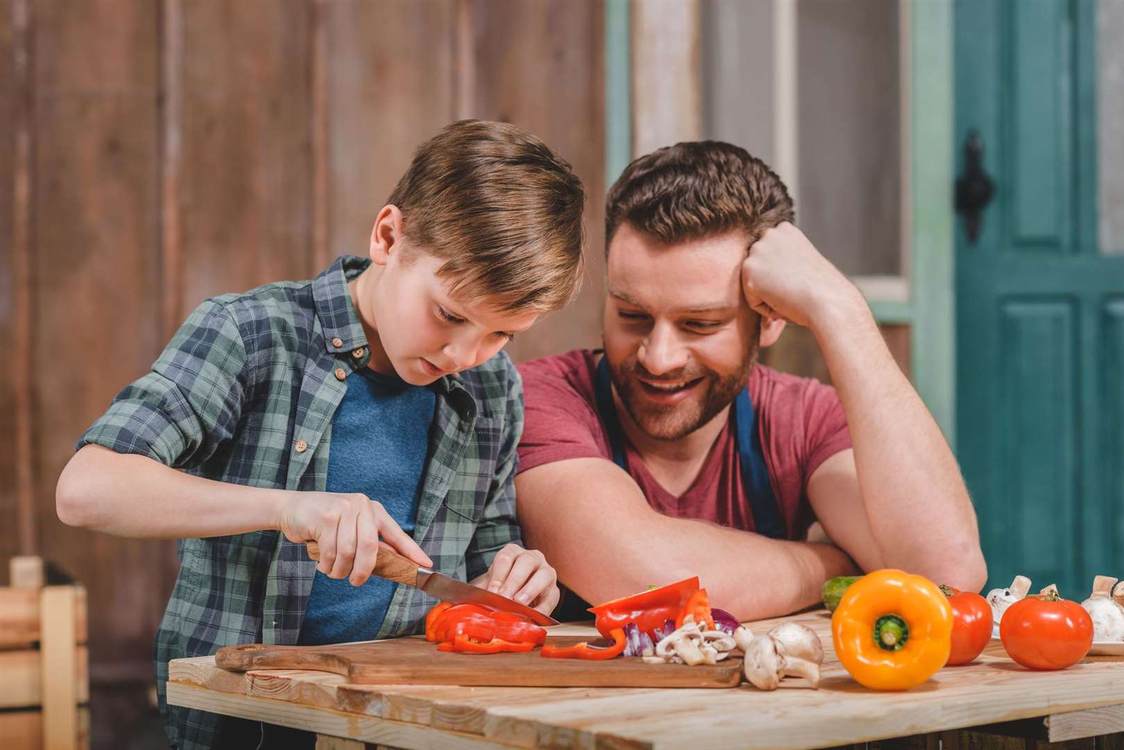 Join the celebrity pair to learn with your family how to cook quick and easy meals