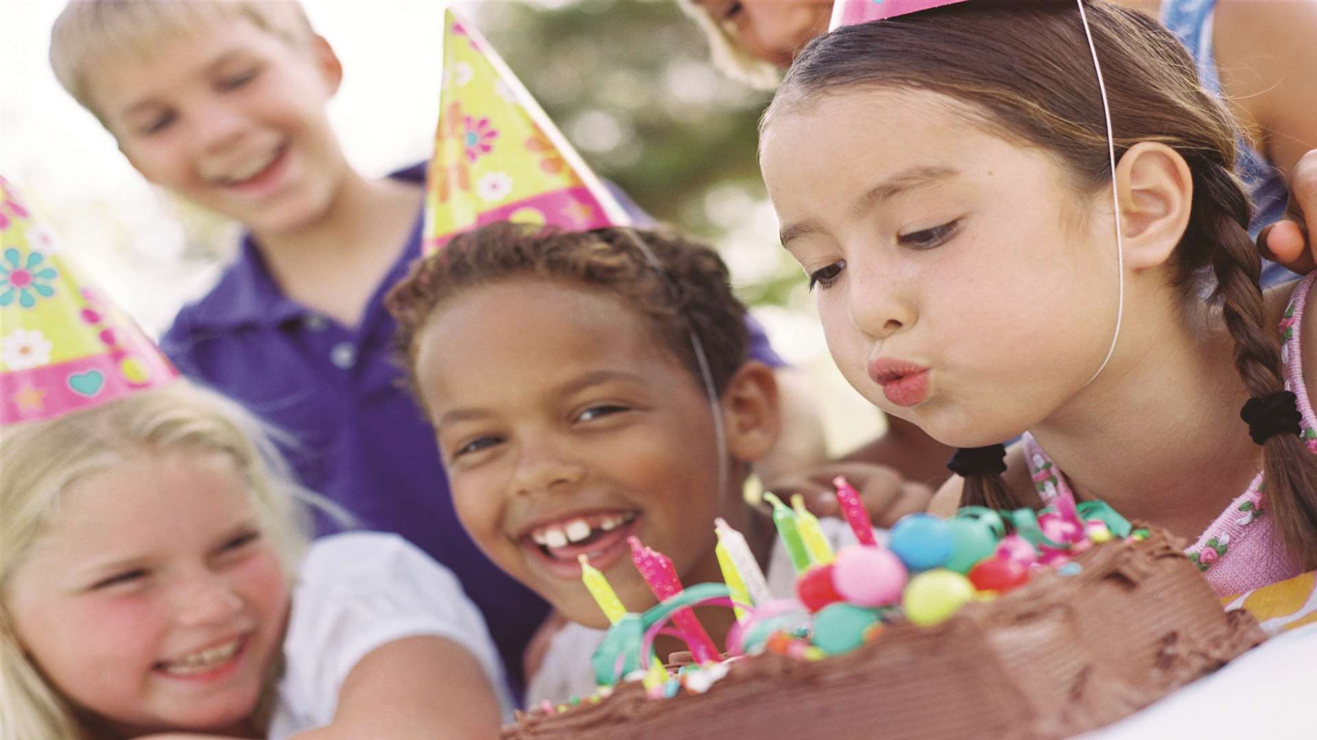 Choose a local hall for your child's birthday party and set the numbers yourself
