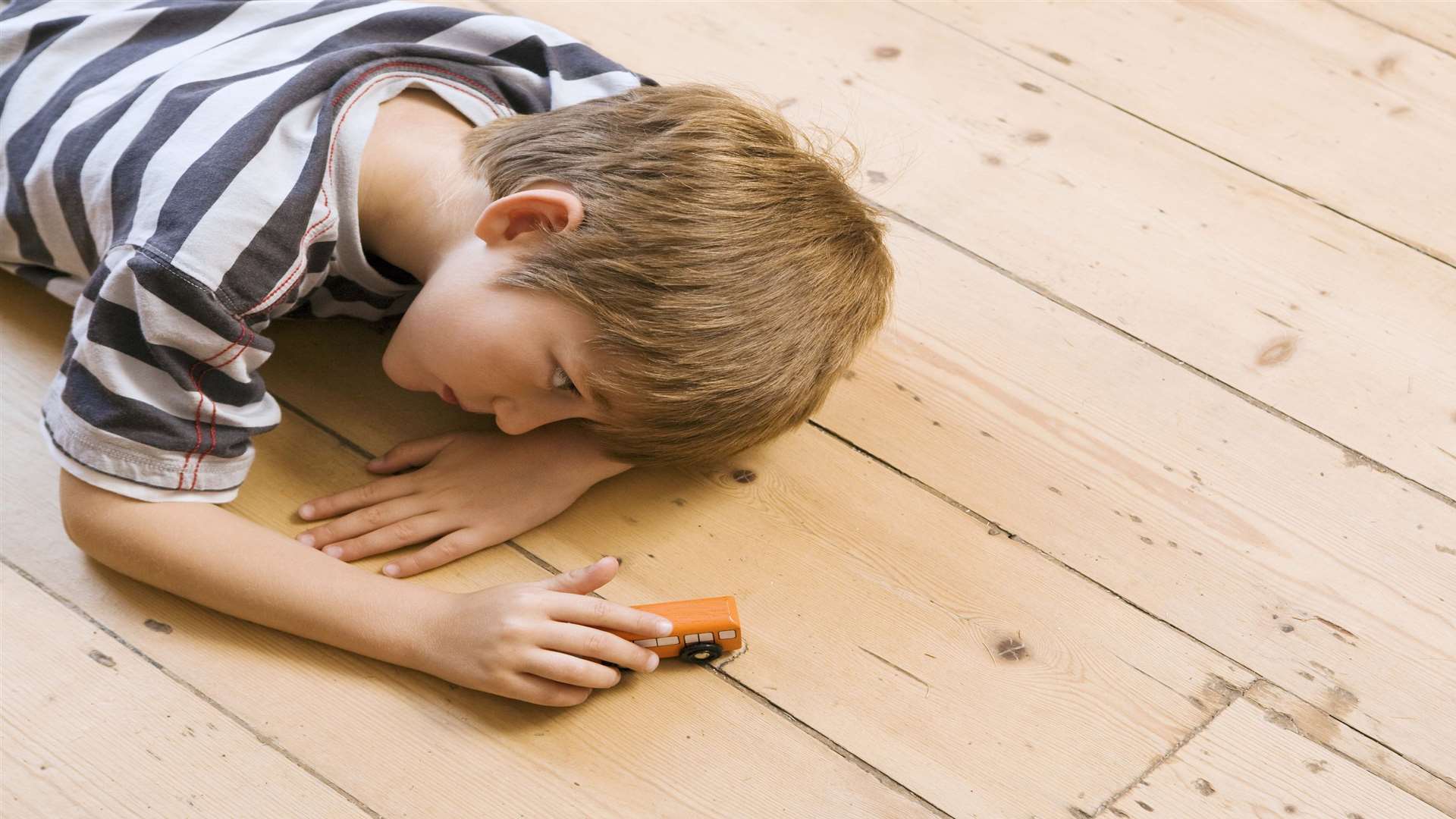 minimum age child home alone