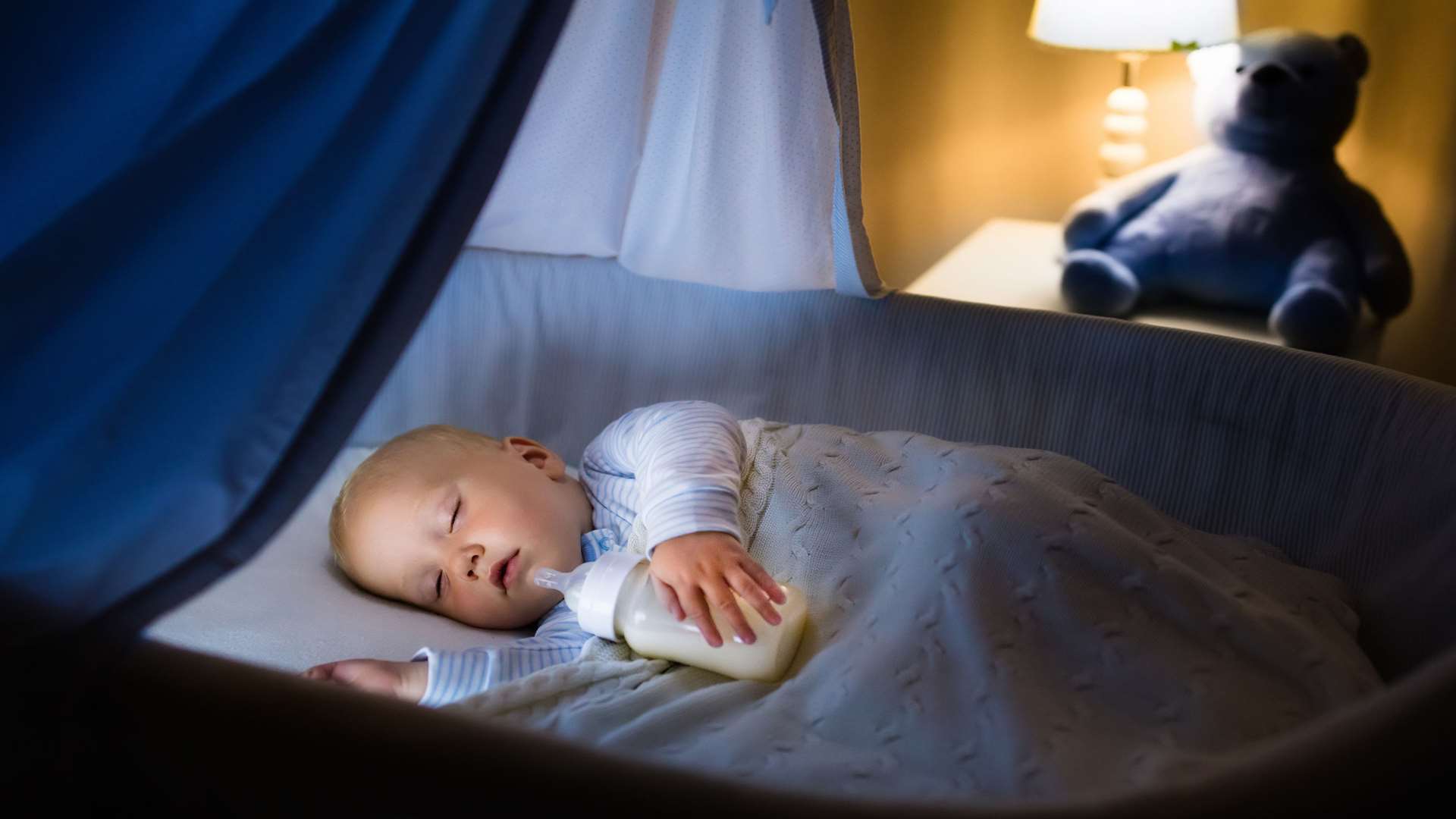 Parents are being encouraged to understand more about putting their babies to bed safely.